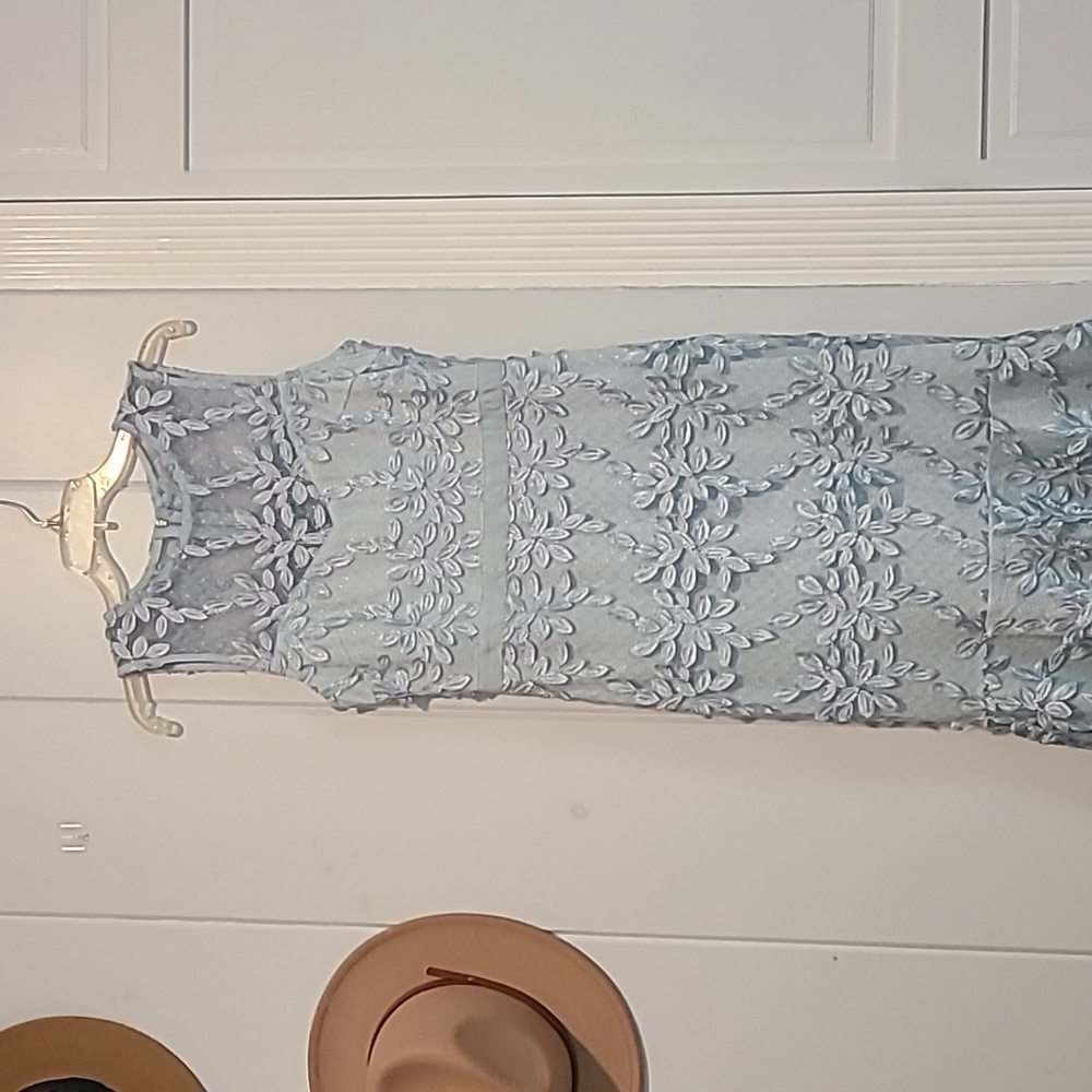 Lulu’s Light Blue Laced Bodycon Midi Dress size S